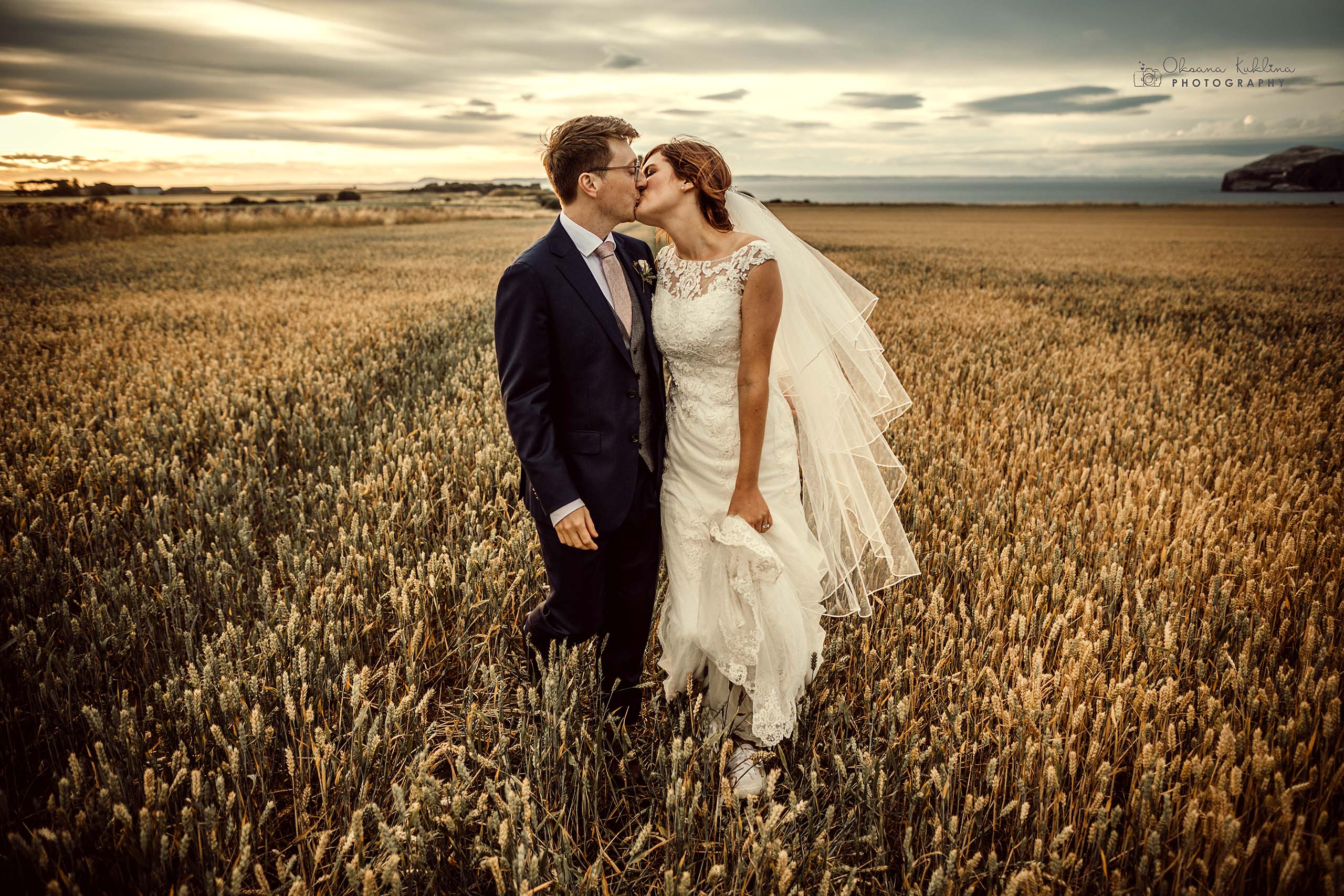 Top trouwfotograaf Nederland & bruidsfotograaf met spontane bruidsfotografie met trouwreportage van geweldige trouwdag, elopement, bruiloft, huwelijk, partnerschap en destination wedding voor bruid en bruidegom, een bruidspaar.