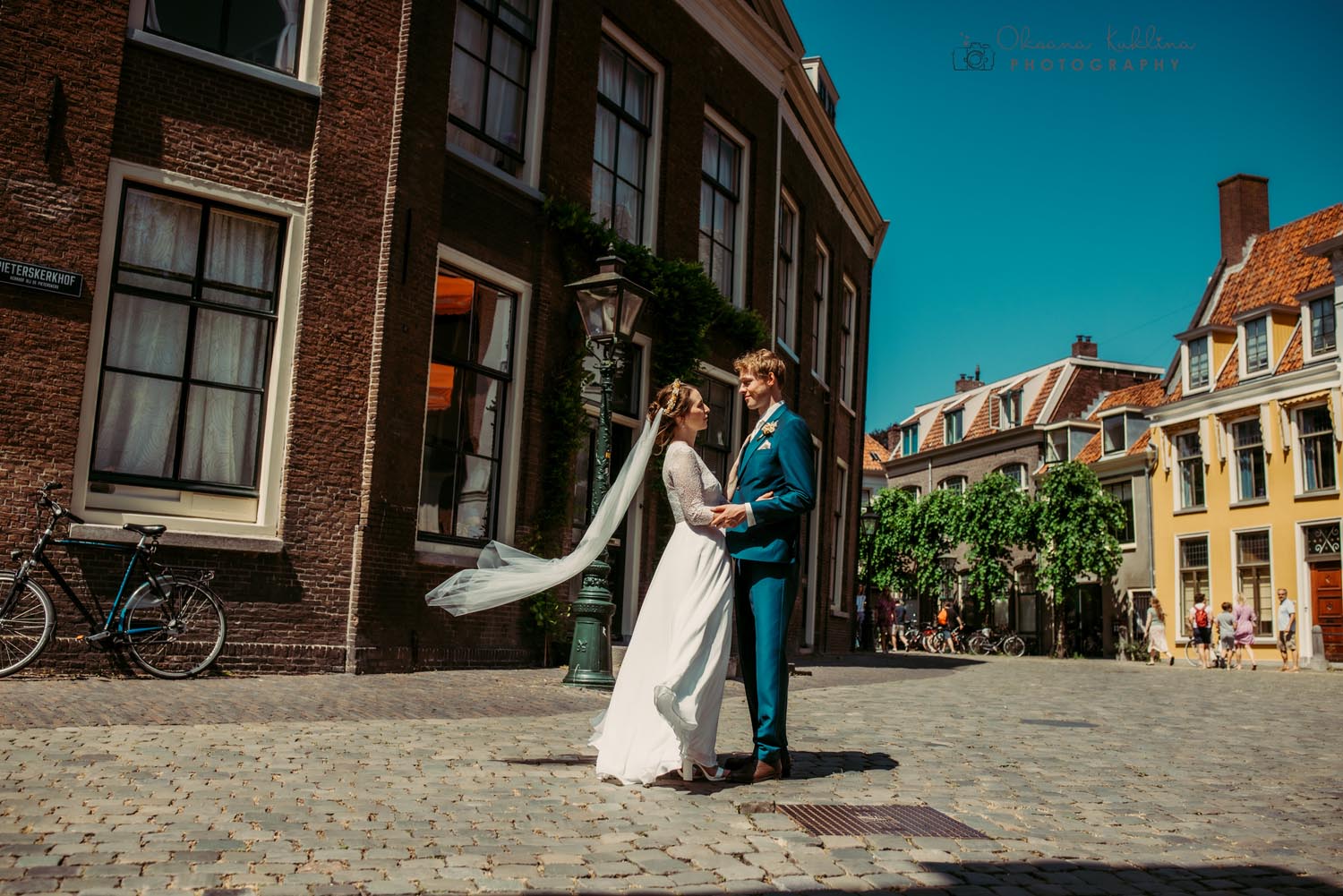 Trouwfoto Bruiloft In Leiden Trouwfotograaf Bruidsfotograaf Romantische Fotoshoot Voor Trouwceremonie